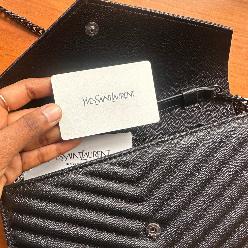 Yves Saint Laurent luxury handbag - Picture 3 of 5